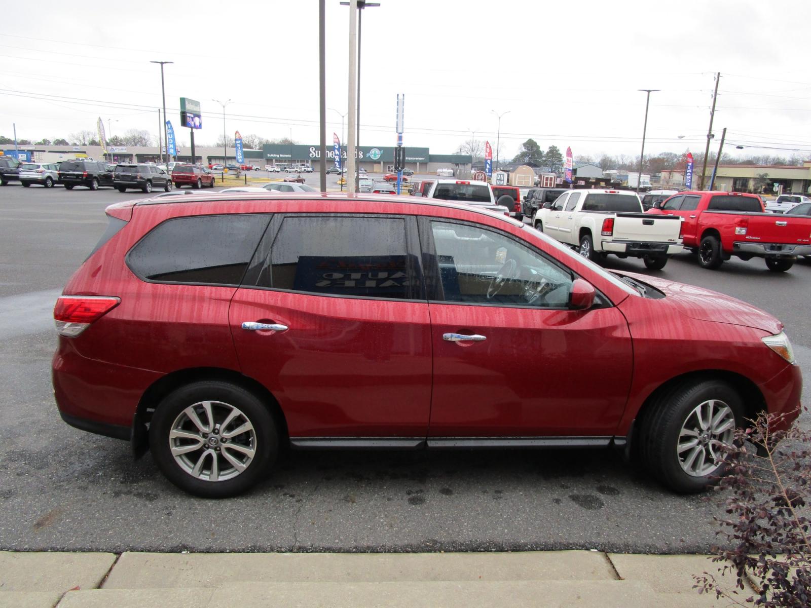 2014 RED Nissan Pathfinder (5N1AR2MN9EC) , located at 1814 Albert Pike Road, Hot Springs, AR, 71913, (501) 623-1717, 34.494228, -93.094070 - Photo #6